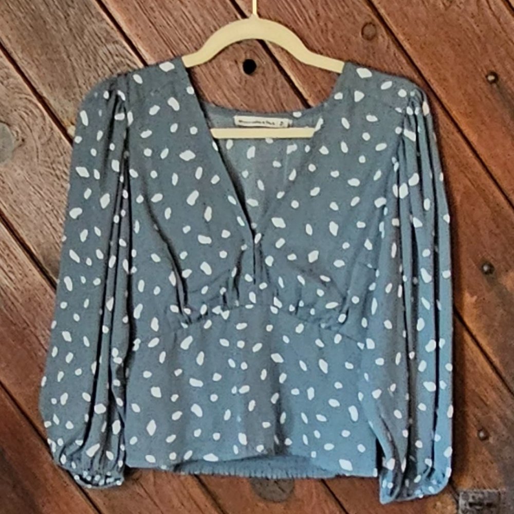 Abercrombie blouse size M
